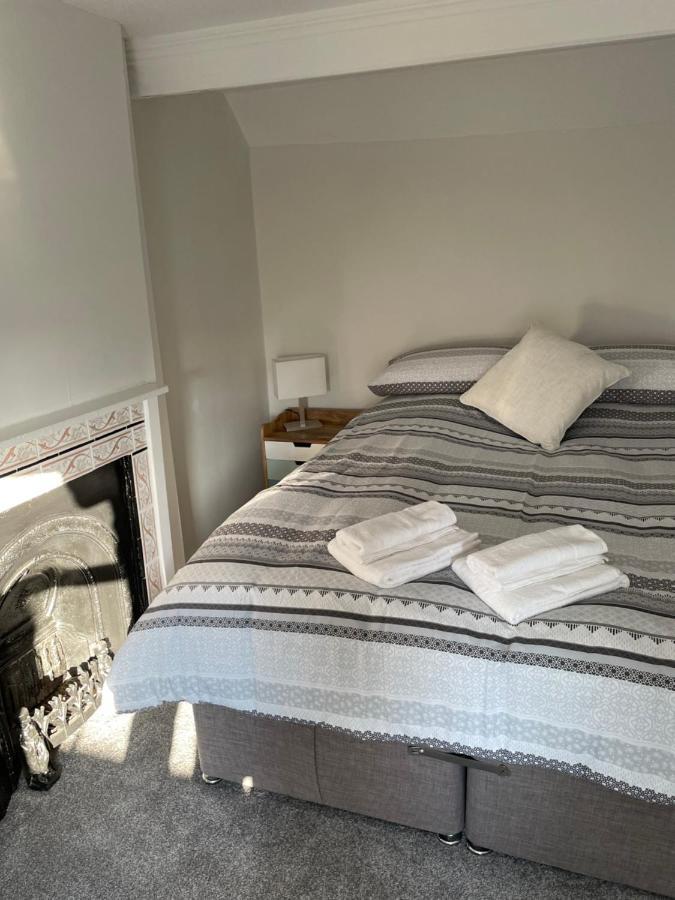 The New Wheel Inn Lymington Buitenkant foto
