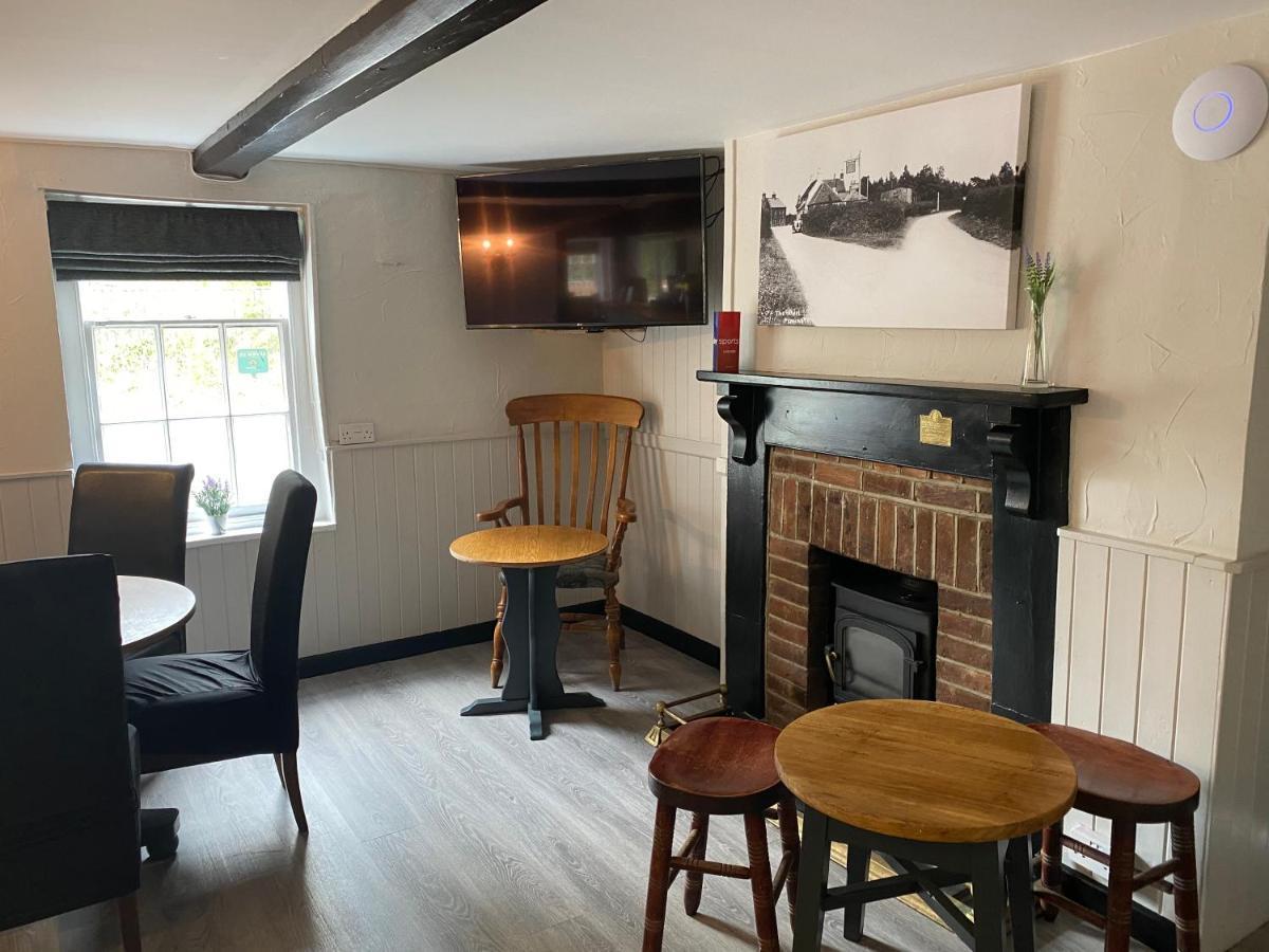 The New Wheel Inn Lymington Buitenkant foto