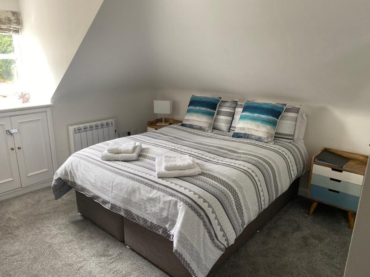 The New Wheel Inn Lymington Buitenkant foto